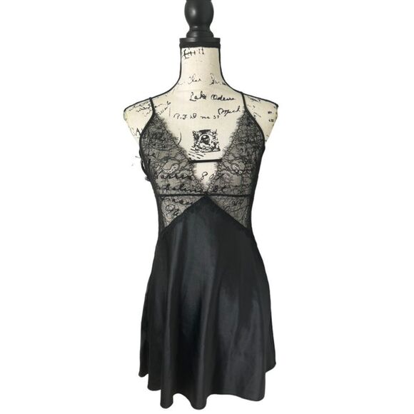 Victoria’s Secret SZ M black silky lace Lingerie slip - Picture 1 of 5
